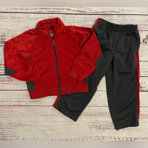 Nike Toddler Boys Tracksuit 2T Red Gray - Picture 1 of 1